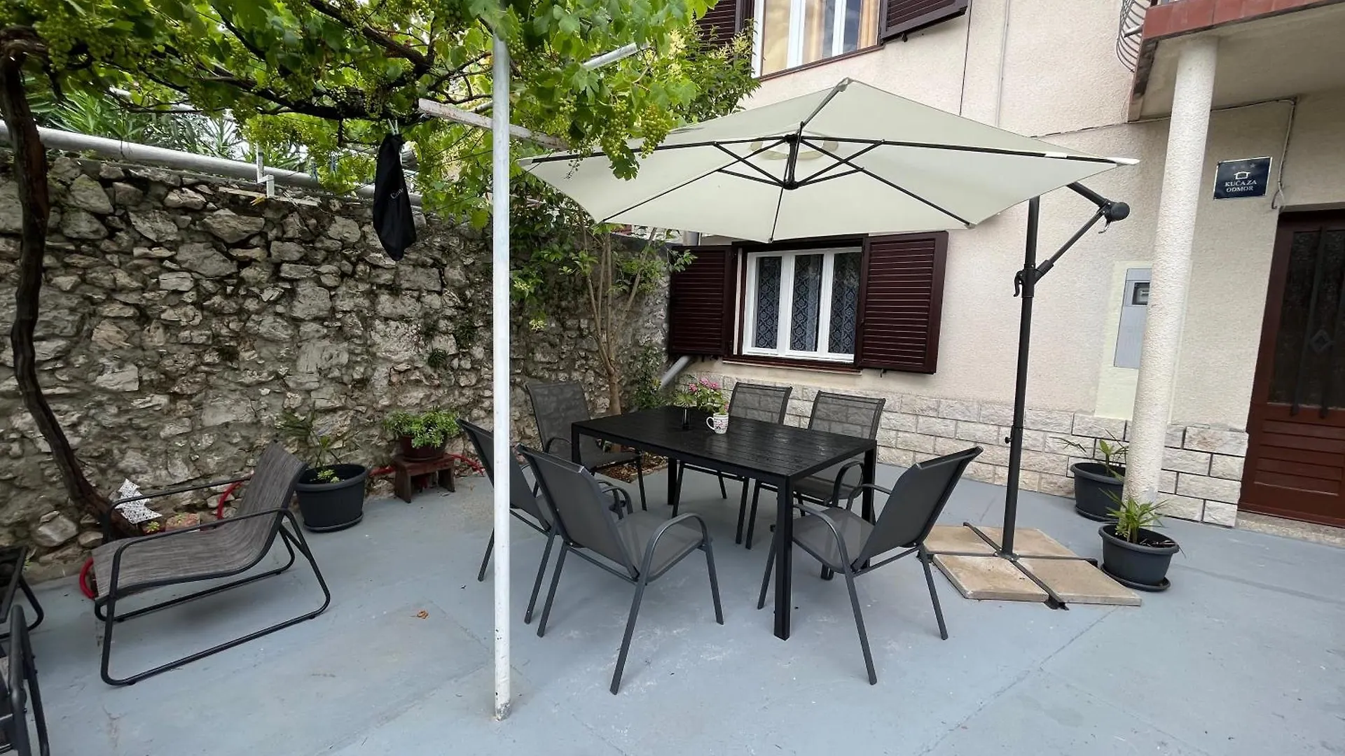 Holliday House Klostar Jadranovo 0*,