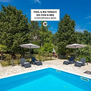 Ferienhaus Pinia With A Pool, Jadranovo