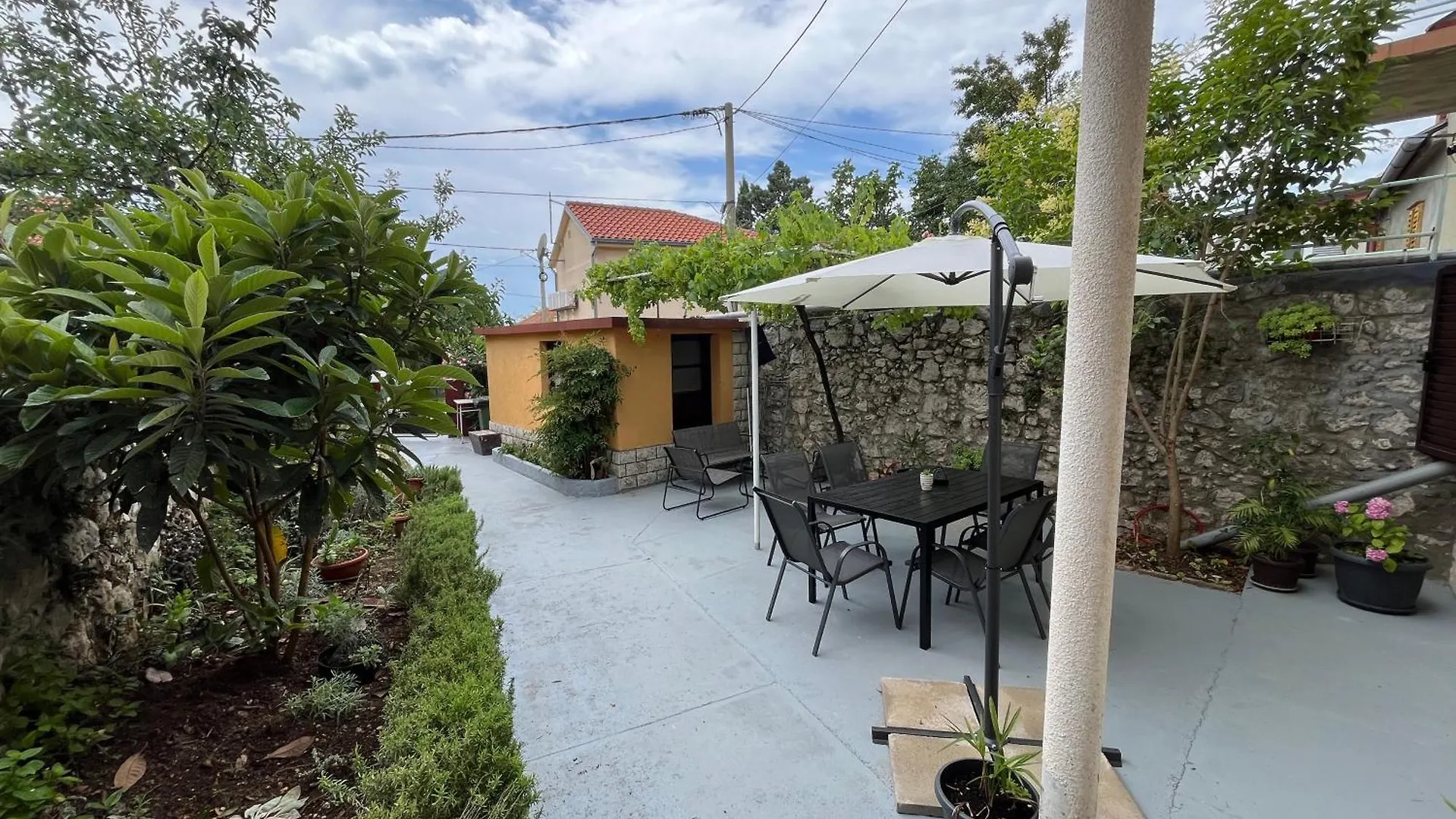 Holliday House Klostar Jadranovo Holiday home